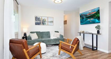 Modern Luxury 2BR Retreat Near Shops & Dining