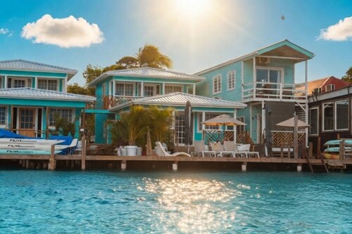 Centrally located Caribbean Apartment on the Sea