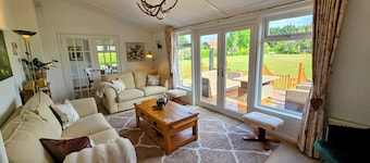 Bramble Lodge at Hope Haven Retreat - Secluded hideaway
