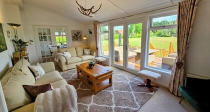 Bramble Lodge at Hope Haven Retreat - Secluded hideaway