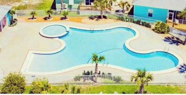 Spacious Gulf Shores Beach House With Resort-style Amenities - Alabama