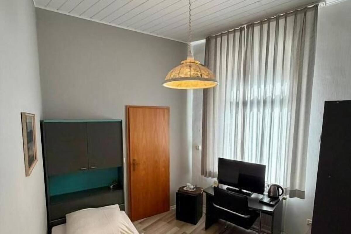 Single Room, Private Bathroom | Desk, laptop workspace, iron/ironing board, free WiFi