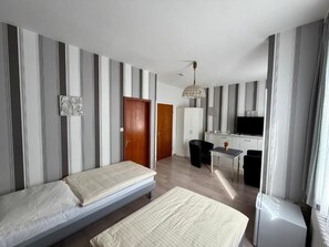 Double or Twin Room, Private Bathroom | Desk, laptop workspace, iron/ironing board, free WiFi - Hotel Runge 24-7 check in & free parking (Kiel)