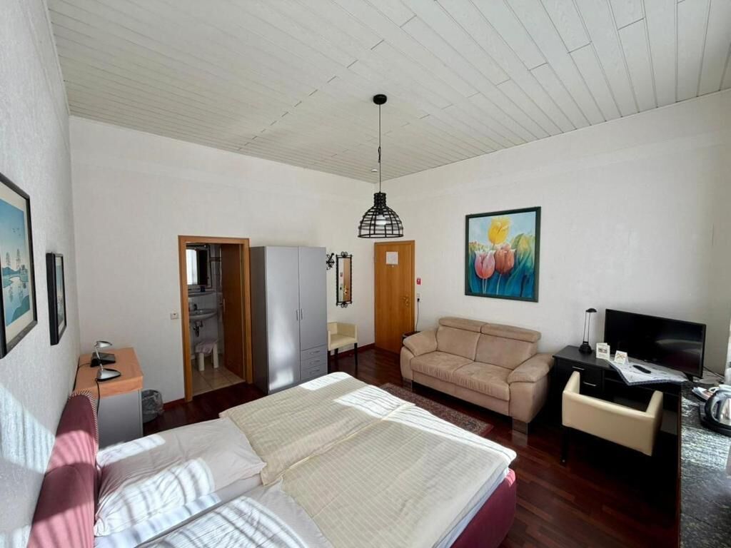 Double Room, Private Bathroom | Desk, laptop workspace, iron/ironing board, free WiFi