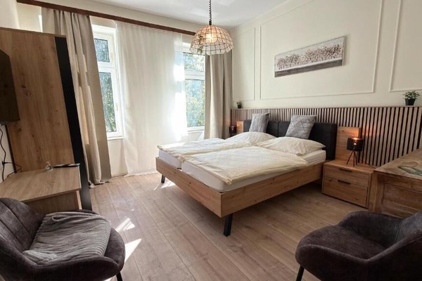 Desk, laptop workspace, iron/ironing board, free WiFi