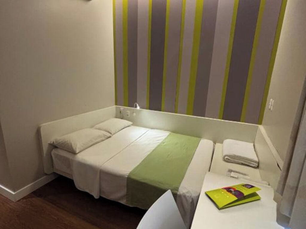 Wi-Fi de cortesia, roupa de cama