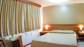 Ferros/tábuas de passar roupa, Wi-Fi de cortesia, roupa de cama