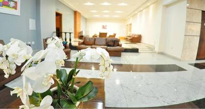Downtown Passo Fundo Retreat Near Bella Citta Shopping + Breakfast