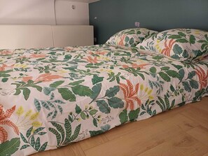 Room - Vrbo Property (Paris)