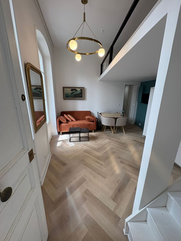 Interior - Vrbo Property (Paris)