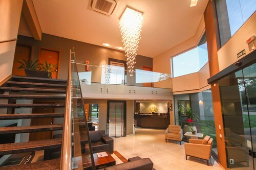 Quiet, Upscale Room w/ Outdoor Pool Access | Free Breakfast Buffet & Parking