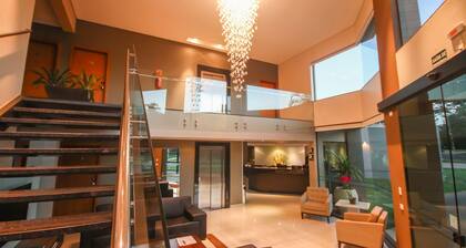 Quiet, Upscale Room w/ Outdoor Pool Access | Free Breakfast Buffet & Parking