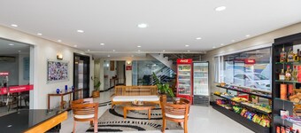 Premium Double Room Downtown | Free Hot Breakfast & Secure Gated Parking
