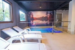 屋内プール、温水プール