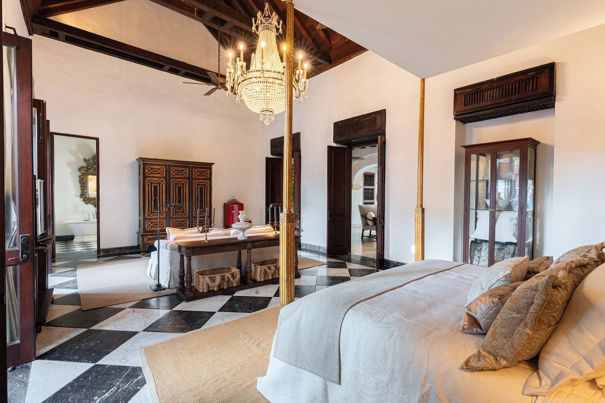 Luxury Suite, 1 King Bed with Sofa bed, Balcony, City View | In-room safe, blackout drapes, free WiFi
