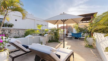 Comfort-Suite, Poolblick | Terrasse/Patio