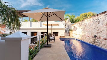 Suíte conforto, vista para a piscina | Piscina | Piscina externa
