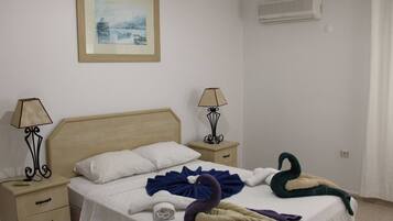 House, 4 Bedrooms, Smoking, Private Pool | 4 bedrooms