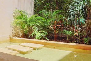 Kolam renang persendirian