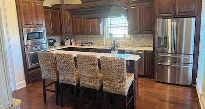 Serene Valdosta Ranch Country Estate: 4BR/3BA Home & Pond Near Valdosta