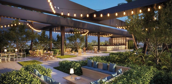 Outdoor dining - Vida Hotel & Residences (Miami)
