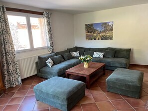 Living area - NEW! Large Modern Home on a Vineyard Estate - Pool, Nature, Sleeps 14 (Puisserguier)