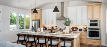 Modern Tulsa Retreat w Balcony & Sleeps 13!