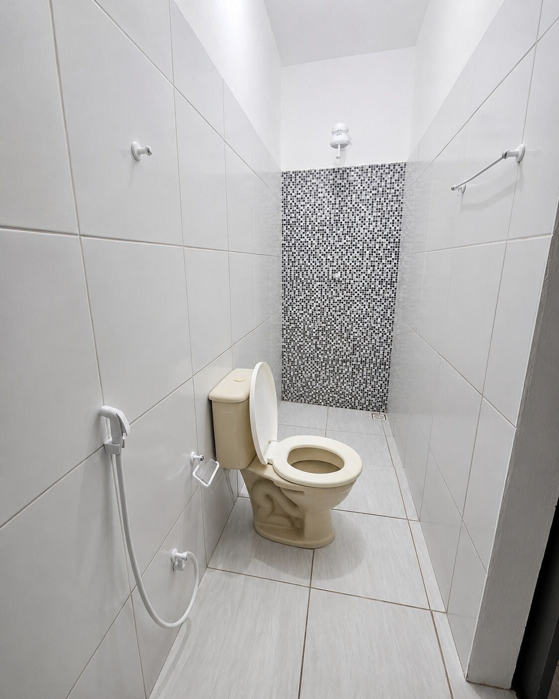Ducha, toallas, jabón y champú