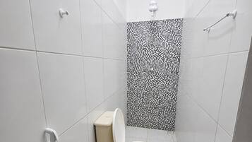 Ducha, toallas, jabón y champú