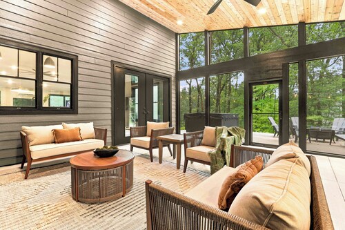 Tomahawk Trail - 5BR Retreat w/ Hot Tub