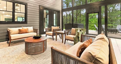 Tomahawk Trail - 5BR Retreat w/ Hot Tub