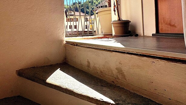 A balcony with a potted plant, a railing, and a view of the sky. - "C7 Balcony Railing" — New, with a balcony in Omegna (Omegna)