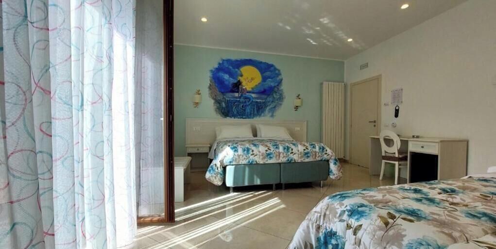Chambre Supérieure Double ou avec lits jumeaux, balcon, vue montagne | Coffres-forts dans les chambres, fer et planche à repasser