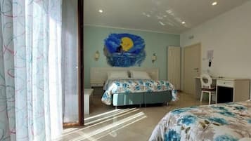 Chambre Supérieure Double ou avec lits jumeaux, balcon, vue montagne | Coffres-forts dans les chambres, fer et planche à repasser