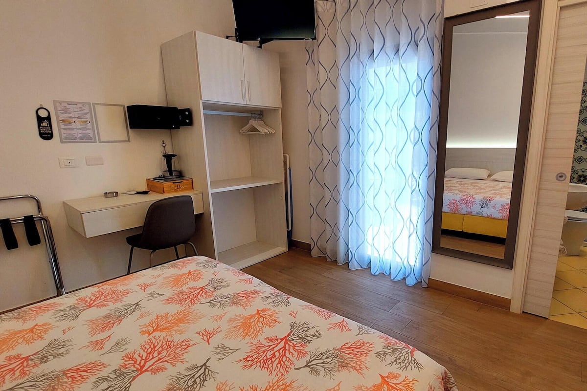 Economy Double or Twin Room, Courtyard View | In-room safe, iron/ironing board (on request), free WiFi, bed sheets
