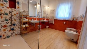 Superior Quadruple Room, Balcony, Mountain View | Bilik Mandi