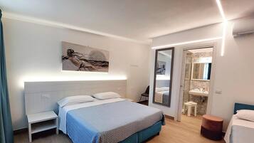 Kamar Double atau Twin Standar, pemandangan kebun | Brankas, setrika/meja setrika, dan Wi-Fi gratis