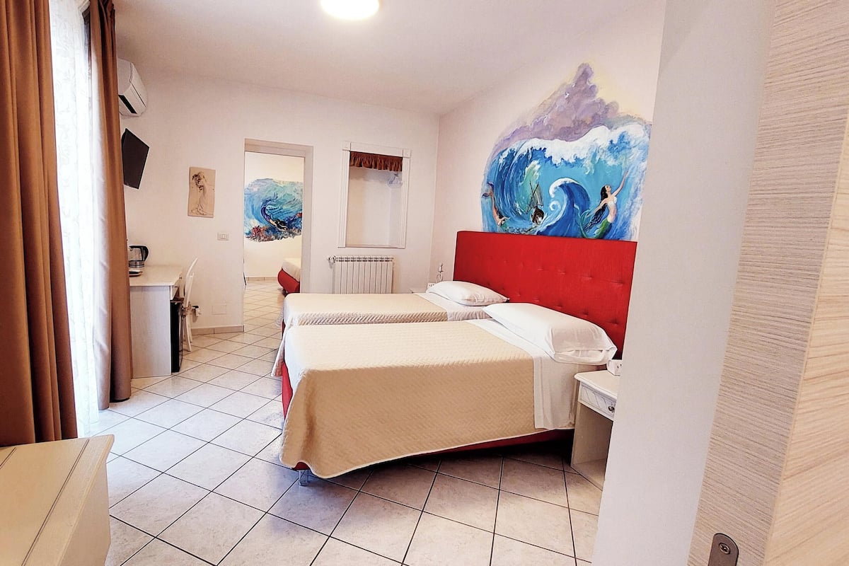 Quadrupla Superior, balcone, vista montagna | In-room safe, iron/ironing board (on request), free WiFi, bed sheets