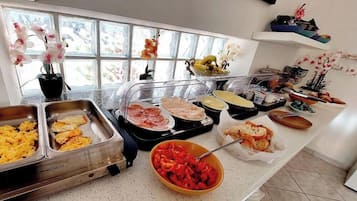 Free daily buffet breakfast