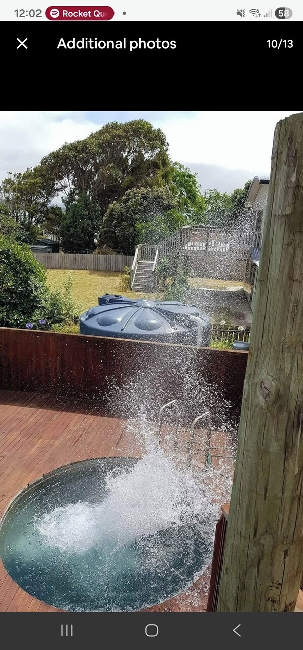 Bañera de hidromasaje al aire libre