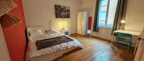 2 habitaciones, tabla de planchar con plancha, wifi y ropa de cama