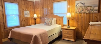 3 Bedroom cottage just blocks from the beach