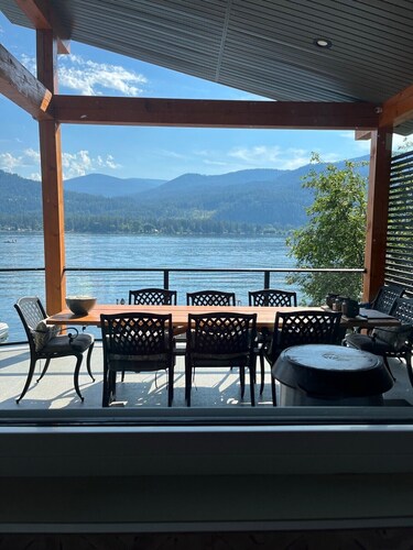 Lakeside Getaway at Christina Lake