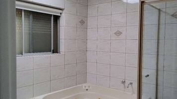 Shower, jetted bath, hair dryer, towels