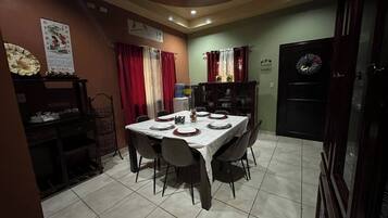 Ferienhaus, 4 Schlafzimmer, barrierefrei, Raucher | Esszimmer