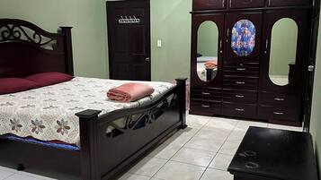 House, 4 Bedrooms, Accessible, Smoking