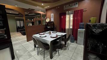 House, 4 Bedrooms, Accessible, Smoking | Dining room