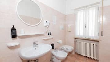 Basic-Zweibettzimmer | Badezimmer