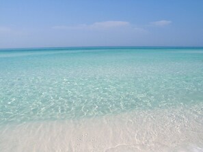 Beach towels - Destin Beach Vibes, sleeps 13, 2min walk to private beach, heated community pool (Destin)