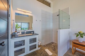 Bathroom - Villa Sol ATM - Ocean view studio with A/C, Yoga deck & Pool - Rainforest Escape (Puntarenas Province)